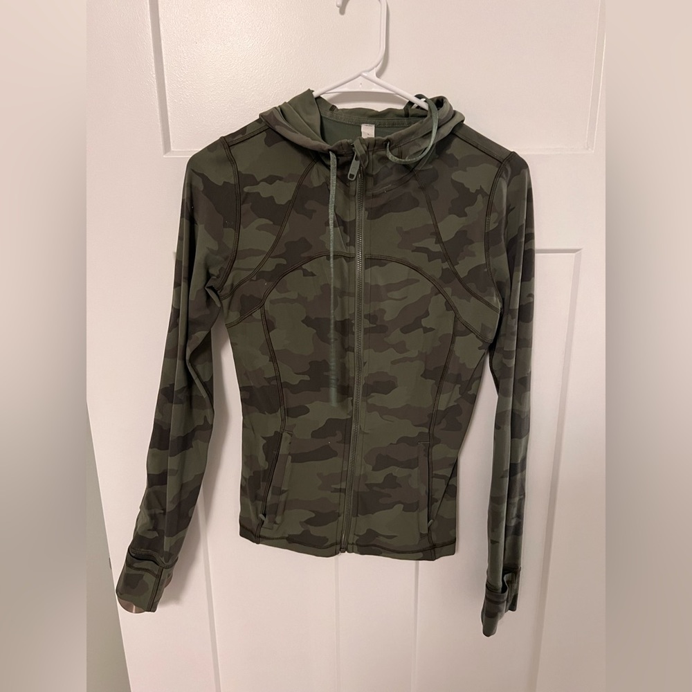 Lulu on the move zip up, like brand new!